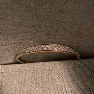 Vintage gold-tone bangle bracelet w/clasp & herringbone stone pattern on top.